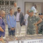 Ituri: un ADF muni de 7 armes AK-47 présenté au gouverneur militaire