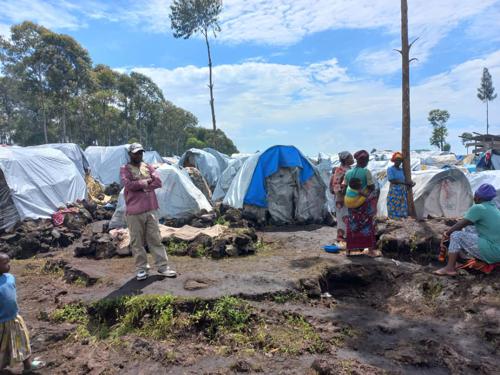 Nord-Kivu : au moins 100 déplacés reçus quotidiennement au poste de santé de MSF au site de Shabindu-Kashaka
